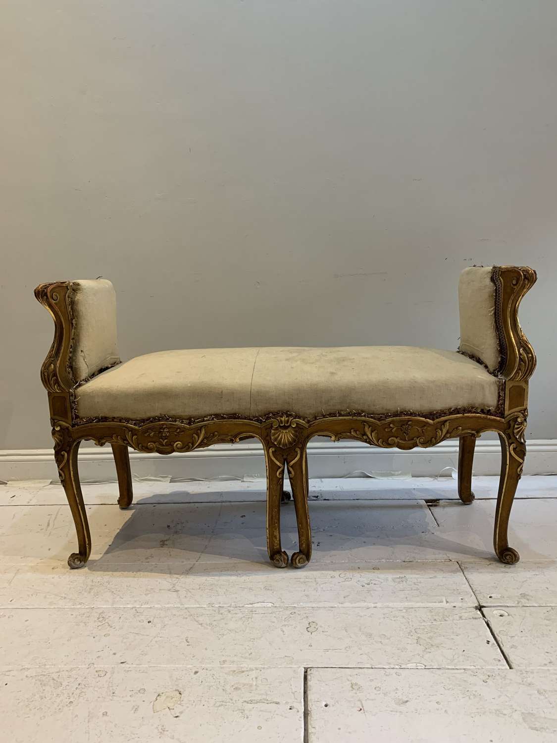 Late C18th country house gilt bench/window seat