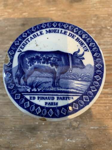 C19th blue & white beef pot lid and base
