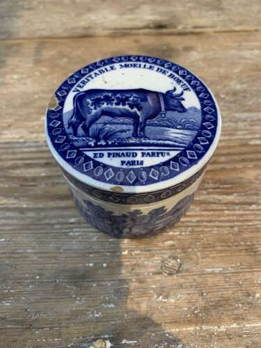 C19th blue & white beef pot lid and base