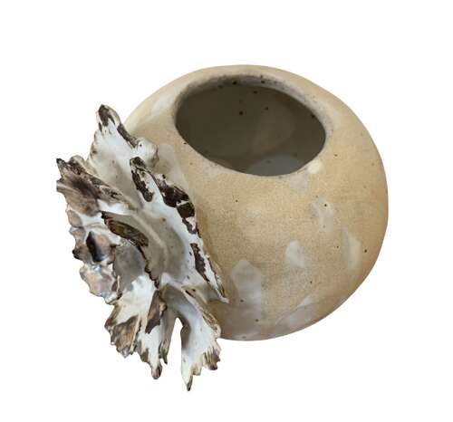 Flower vase by ceramic artist Anna Scholz